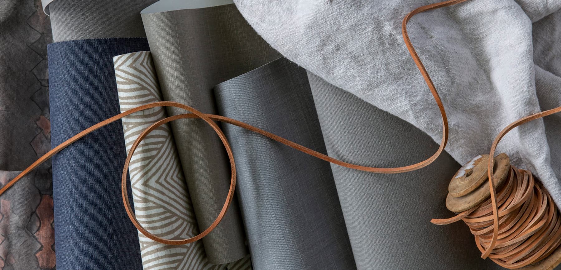 Detalj inspiration solskydd väv mörkläggning tyg textil mörklägga